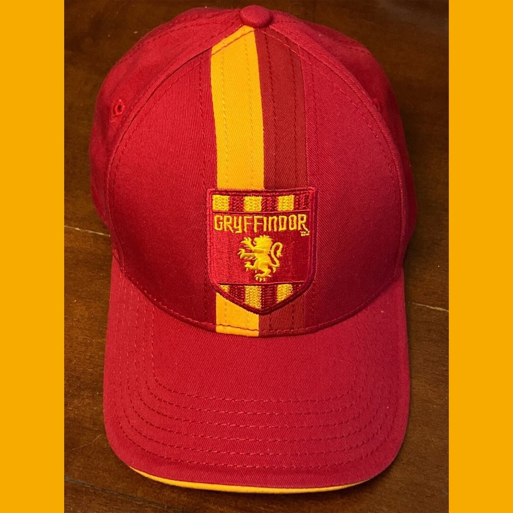 Harry Potter Gryffindor Alumni Magic Strap-Back Hat Cap Universal Orlando New